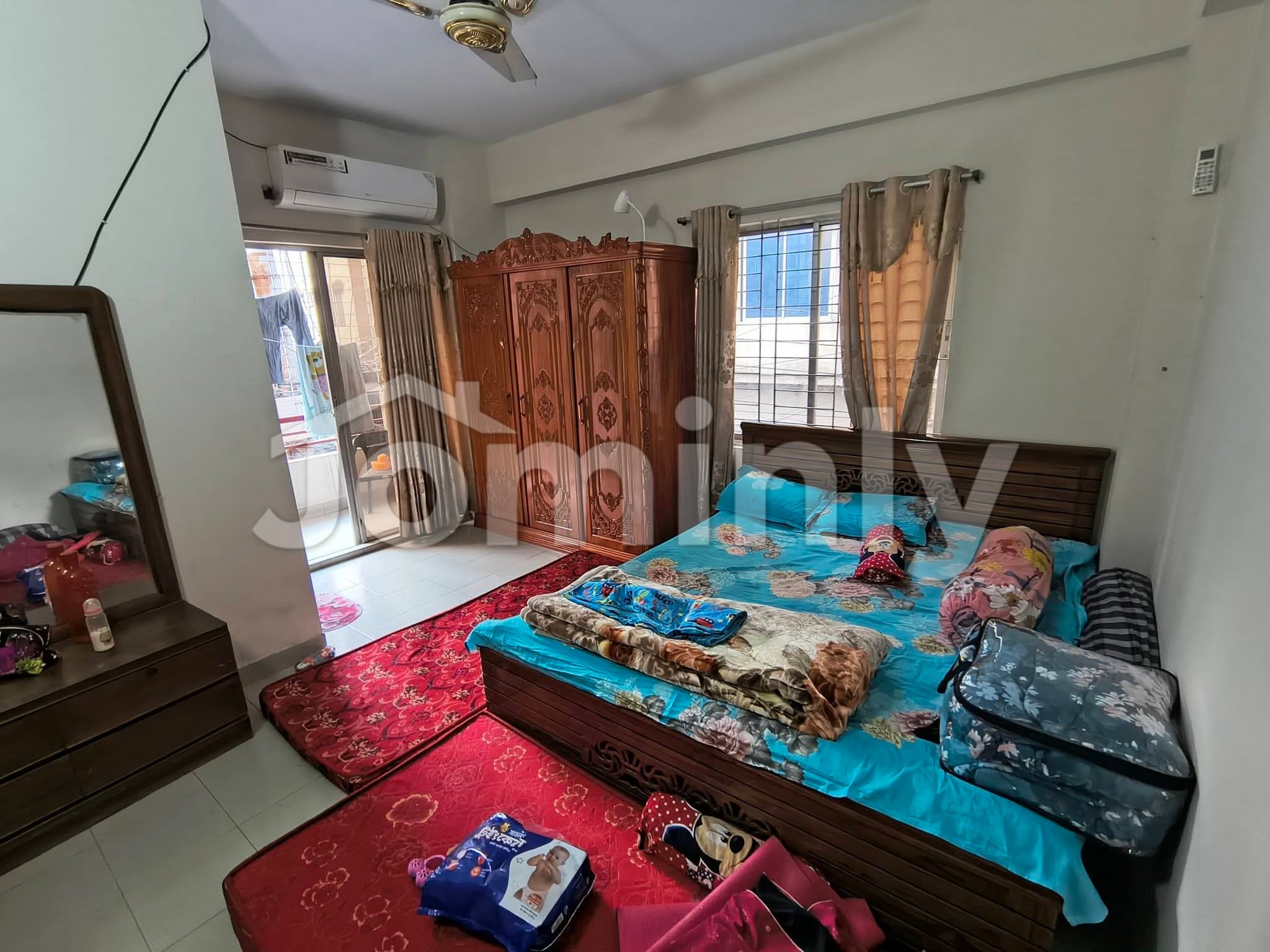 1375 SQFT Used Flat for Sale on 1st Floor | Mirpur Shah Ali Bagh near Main Road | 3 Beds, 4 Baths & 3 Balconies | West Facing with Titas Gas & 2 Lifts - 4