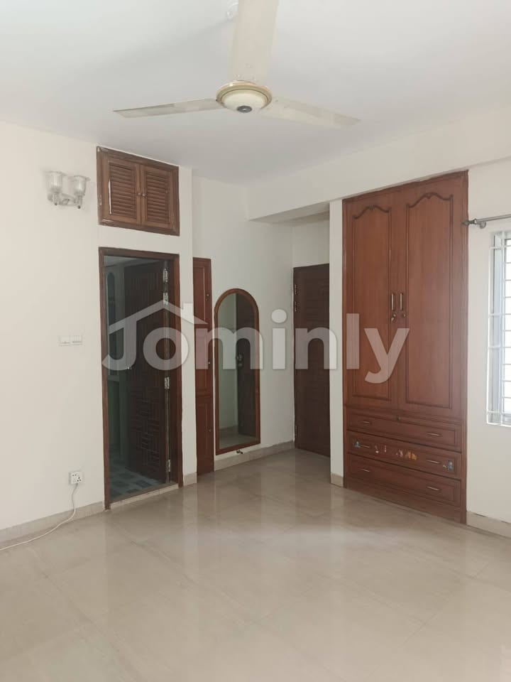 2190 SQFT Premium Used Single-Unit Apartment for Sale | Sector 4, Uttara | 3 Beds, 4 Baths, Servant Room & Store Room | 40 FT Wide Road Facing - 4