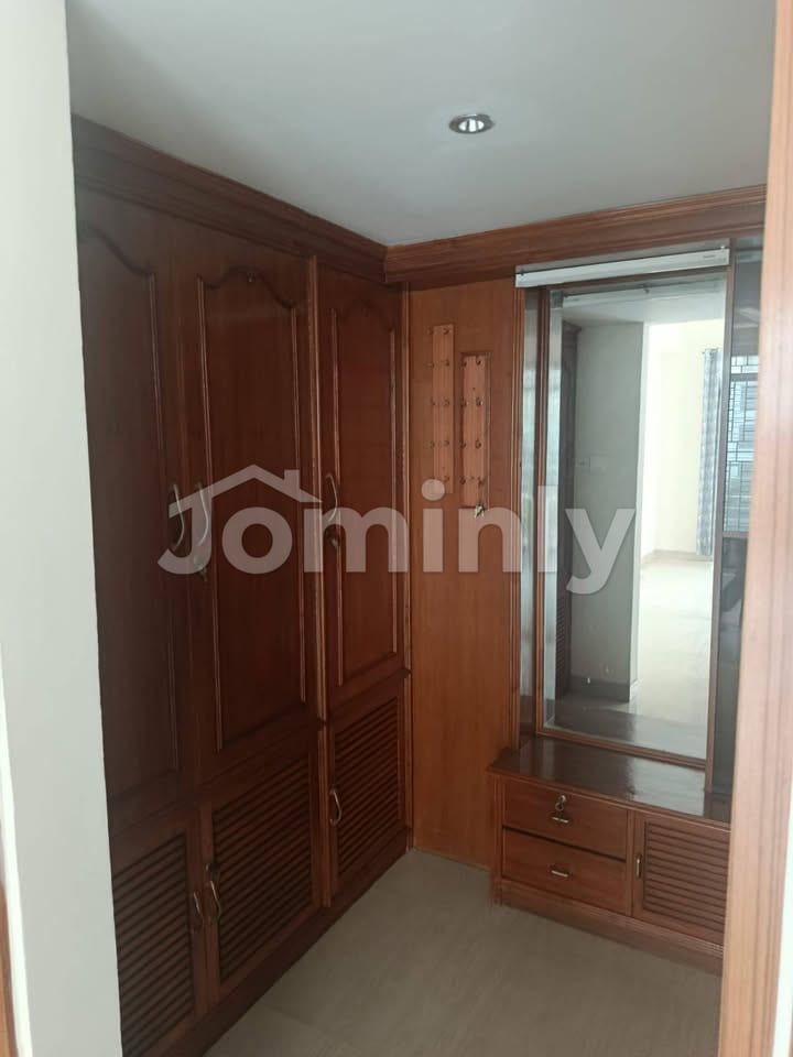 2190 SQFT Premium Used Single-Unit Apartment for Sale | Sector 4, Uttara | 3 Beds, 4 Baths, Servant Room & Store Room | 40 FT Wide Road Facing - 5
