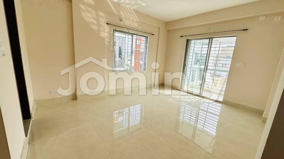 2250 SQFT Magnificent Ready Single-Unit Flat for Sale | Sector 13, Uttara | South-West Corner Facing | - 5