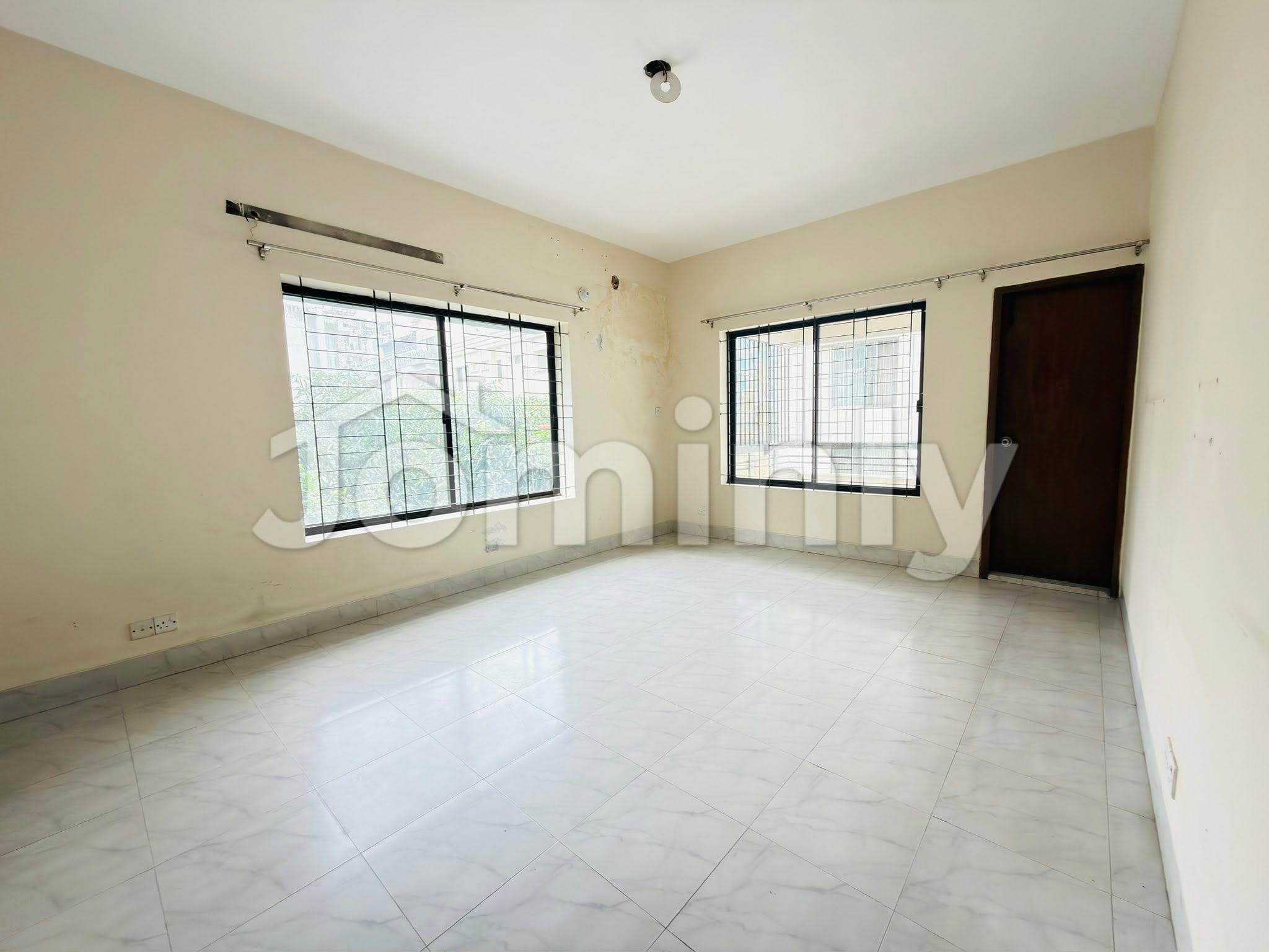 2,510 SQFT (233.19 SQM) Used Apartment for Sale | Gulshan Residential Area | 5th Floor | North-West Facing | Community Hall