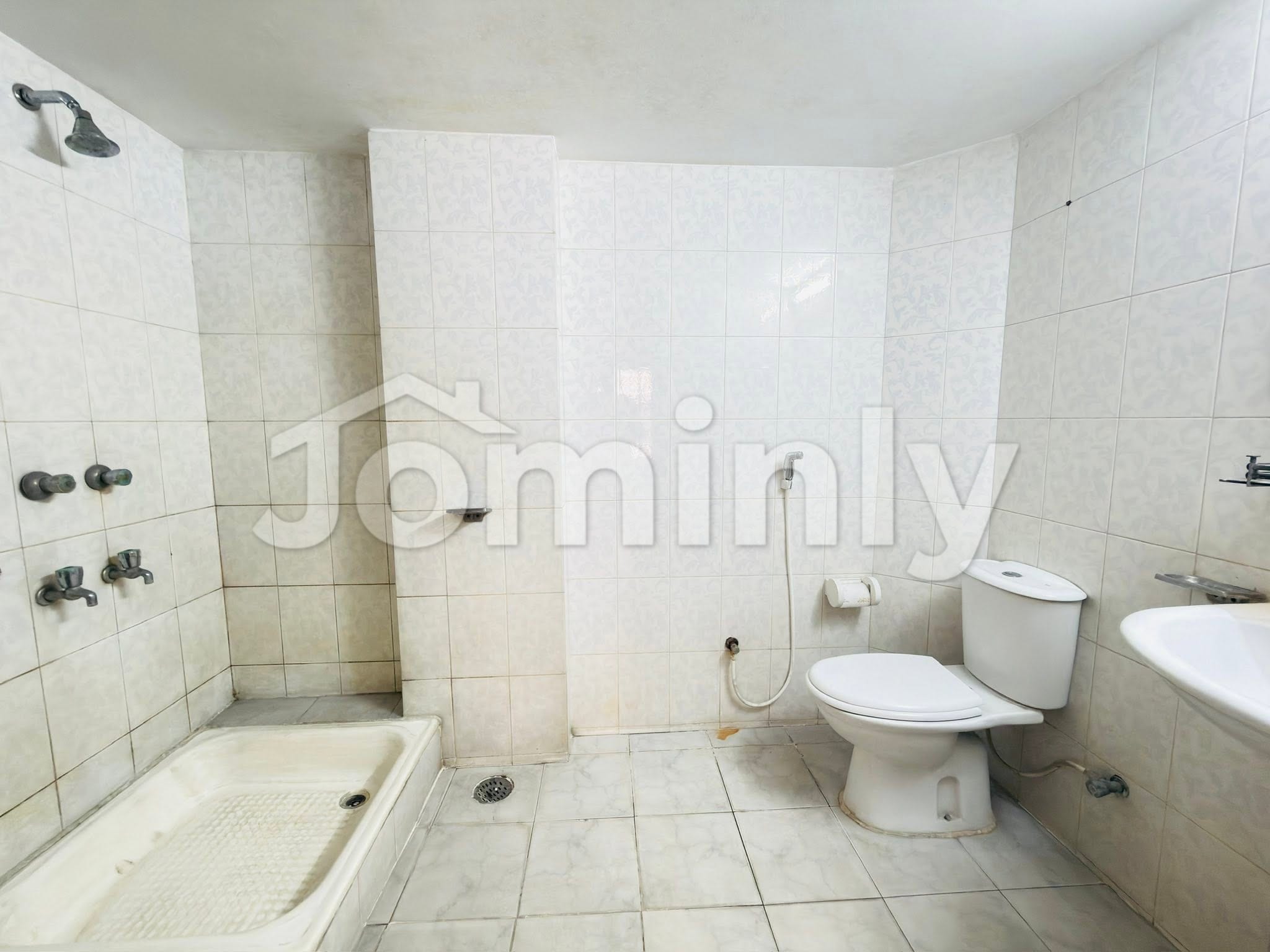 2,510 SQFT (233.19 SQM) Used Apartment for Sale | Gulshan Residential Area | 5th Floor | North-West Facing | Community Hall - 3
