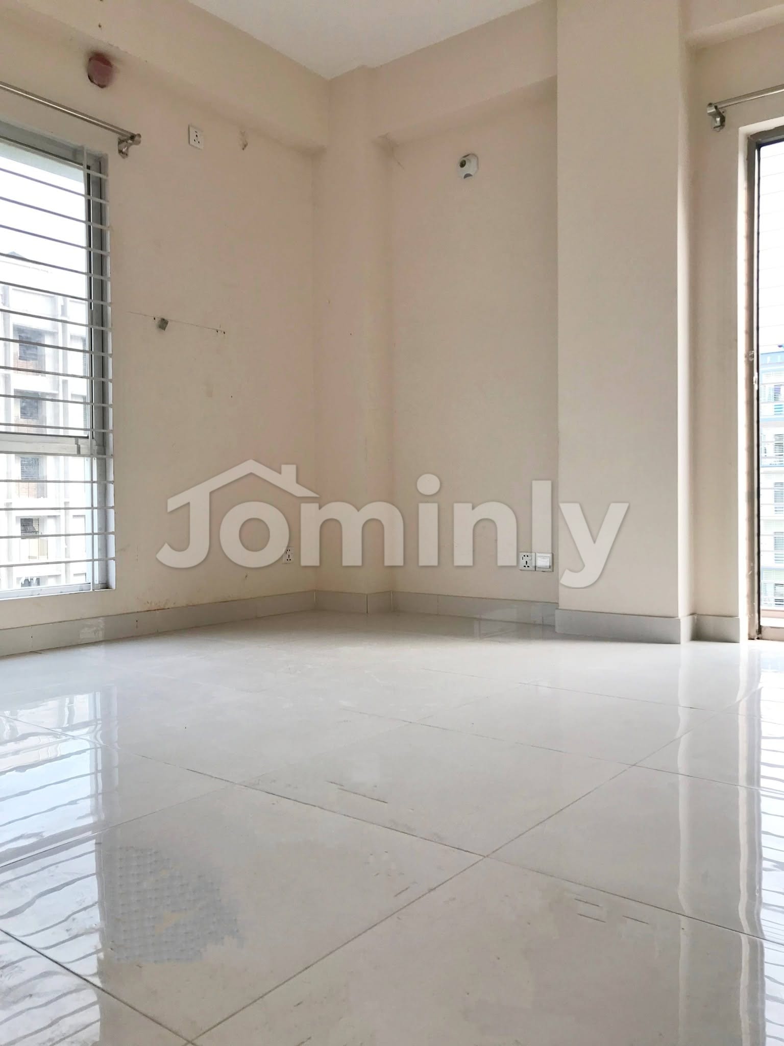 1580 SQ FT South-Facing Single-Unit Ready Apartment for Sale | Bashundhara Block L | 5th Floor (Level-5) with 3 Beds, 4 Baths, Lift, and Generator