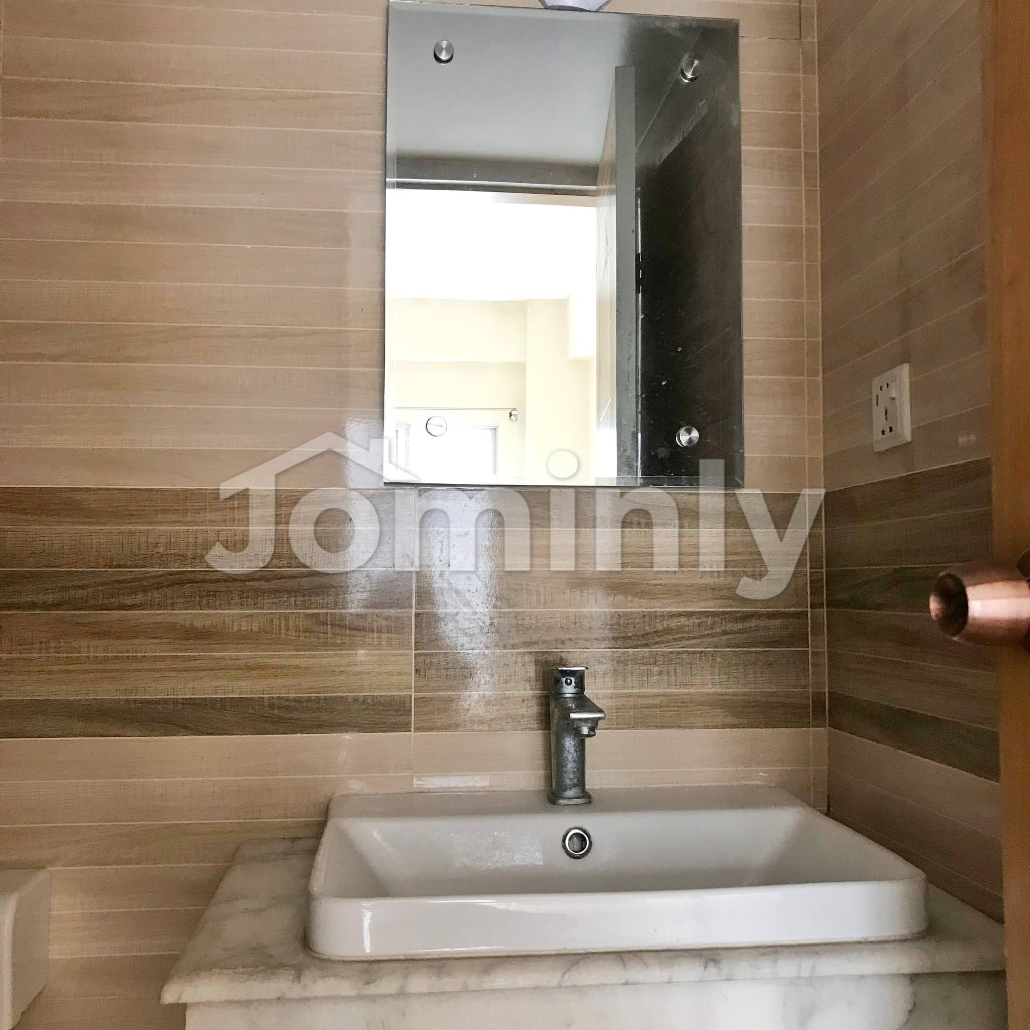 1580 SQ FT South-Facing Single-Unit Ready Apartment for Sale | Bashundhara Block L | 5th Floor (Level-5) with 3 Beds, 4 Baths, Lift, and Generator - 4