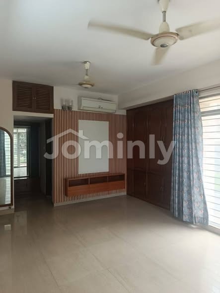 5336 SQ FT South-West Facing Luxury Single-Unit Lake View Apartment for Sale | Gulshan 2 | 4 Beds, 5 Baths, Rooftop Gym, Hall Room, and 2 Car Parkings - 2
