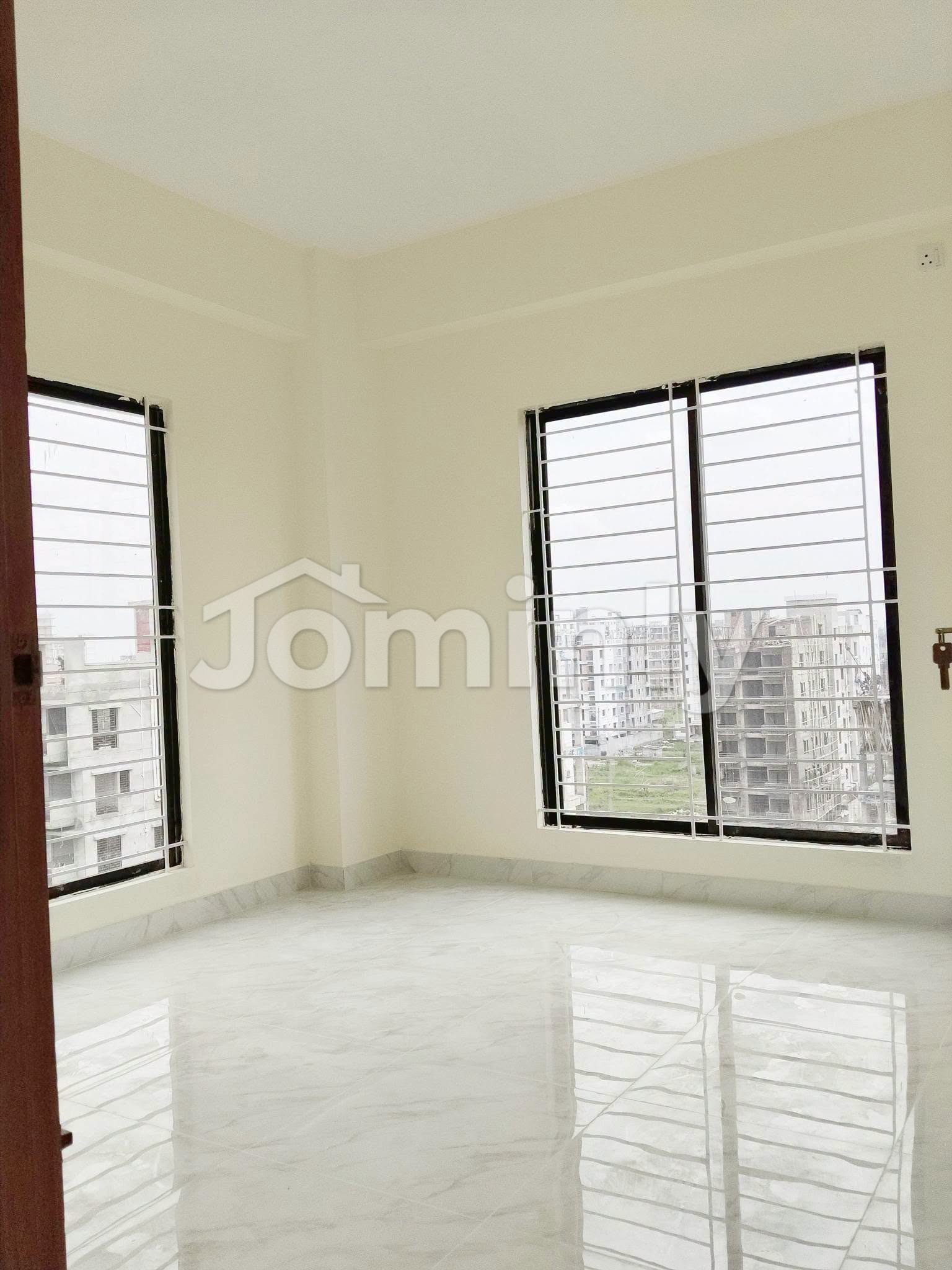 1550 SQ FT Ready Single-Unit Top-Floor Apartment for Sale | Block-L, Bashundhara R/A | Level-7 (Top Floor) with Lift, Generator, and 24-Hour Security - 2