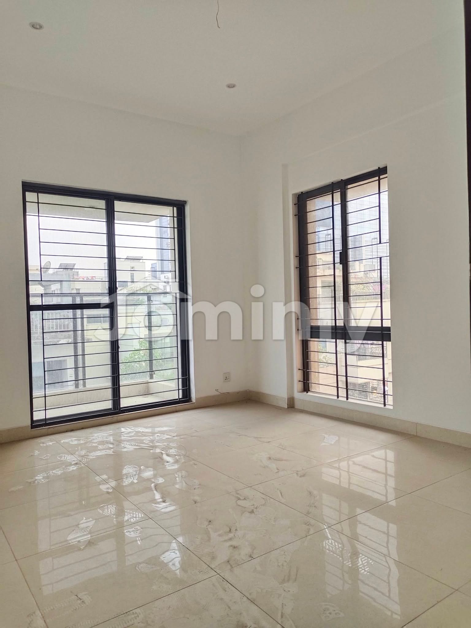 1889 SQ FT South-Facing Luxury Residential Apartment for Sale | Block-G, Bashundhara R/A | B2 & B5 Floor Position with Lift, Generator, and Modern Community Amenities - 2