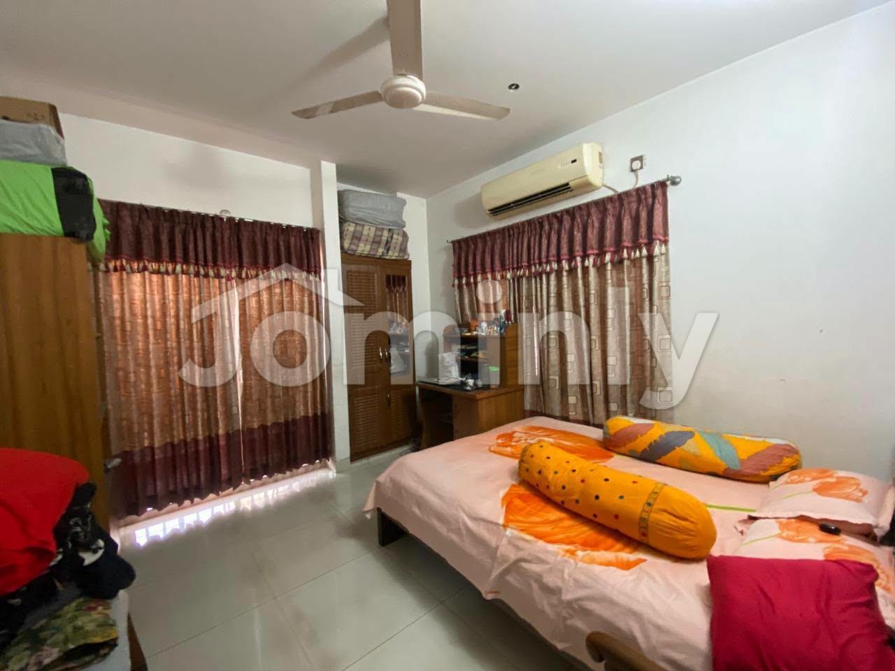 1826 SQ FT Used North-Facing Single-Unit Residential Apartment for Sale | Uttara | 4th Floor (৫ তলা) with 3 Beds, 4 Baths, Lift, and Parking - 2