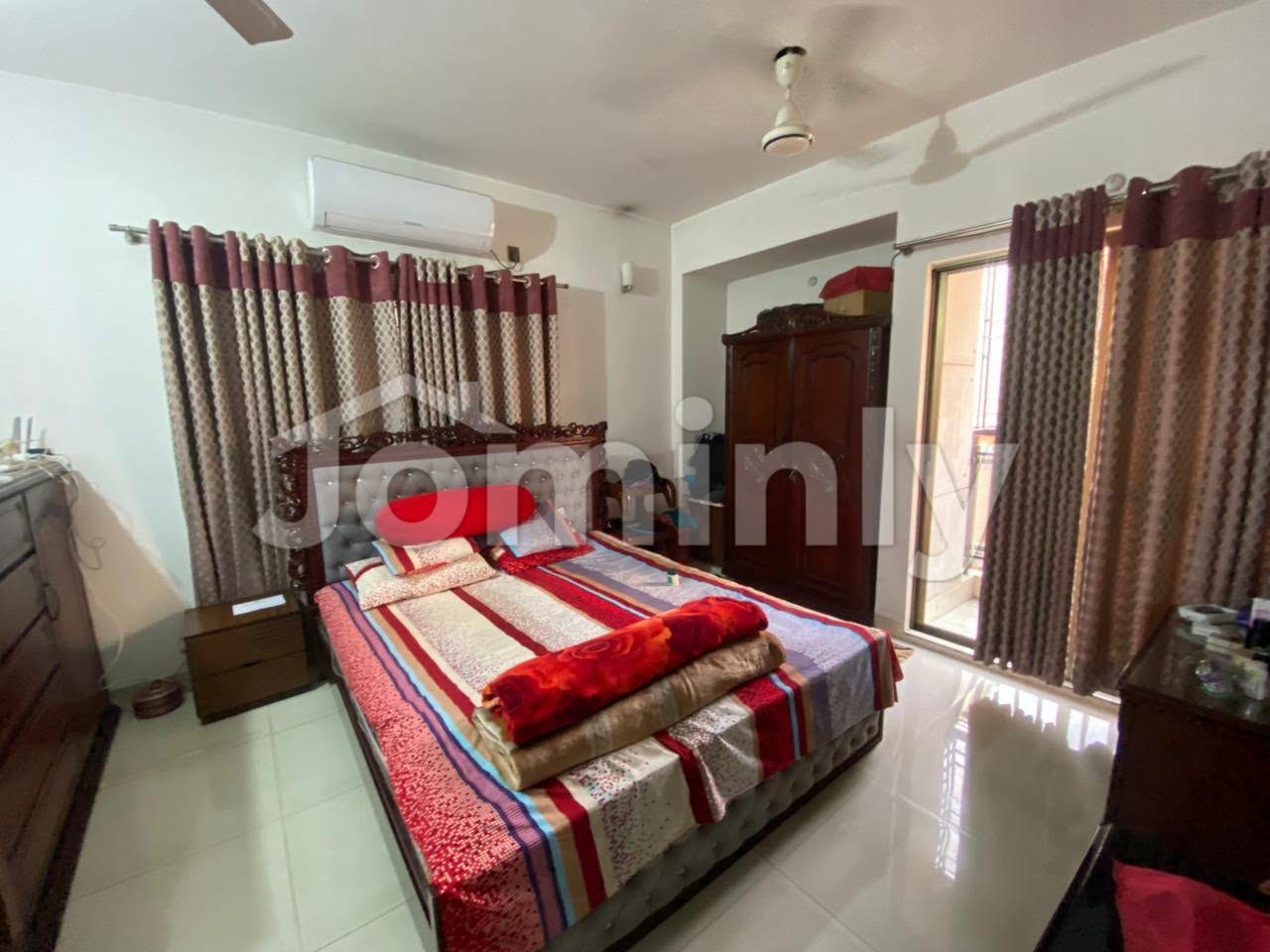 1826 SQ FT Used North-Facing Single-Unit Residential Apartment for Sale | Uttara | 4th Floor (৫ তলা) with 3 Beds, 4 Baths, Lift, and Parking - 3
