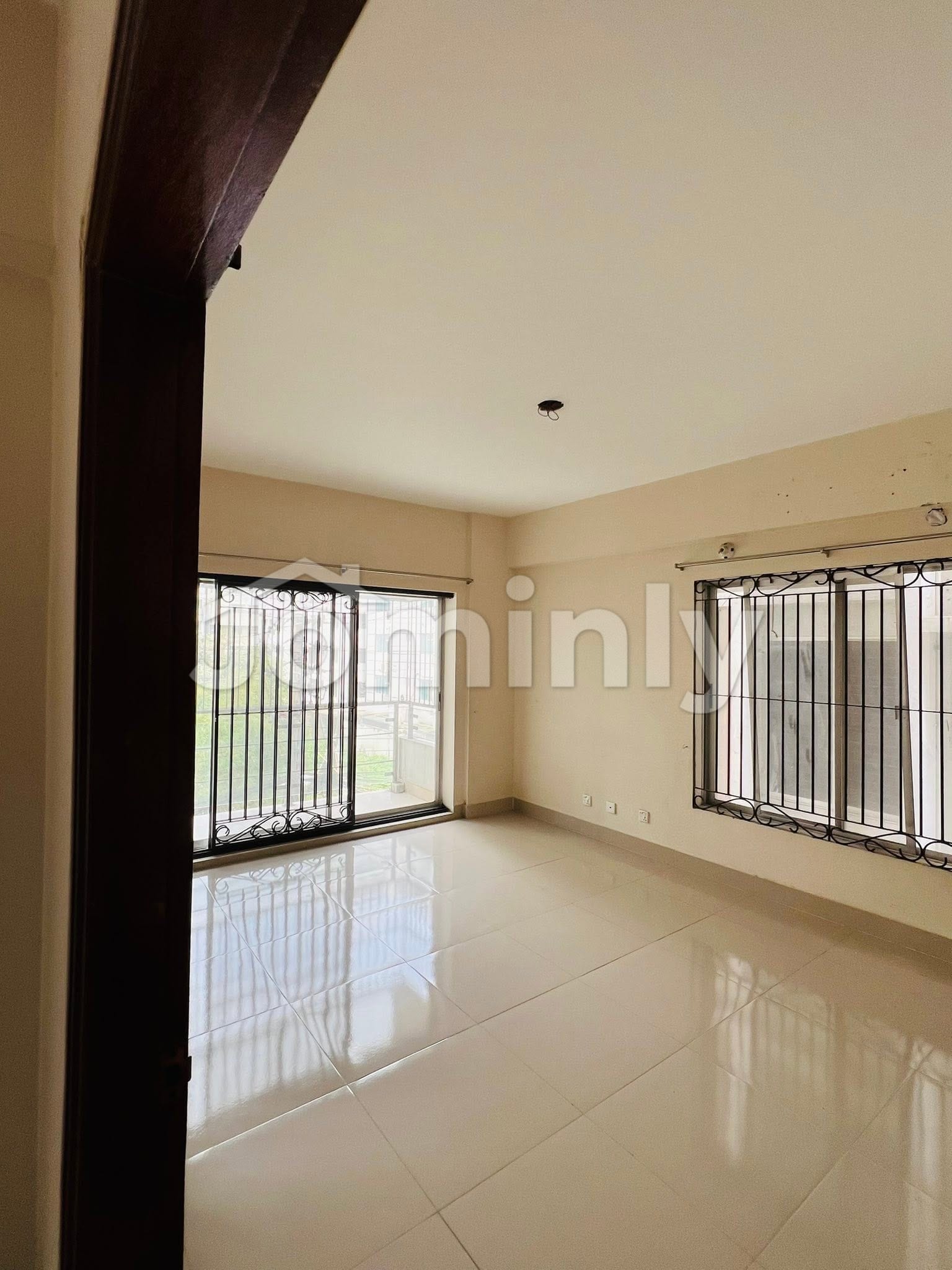 2200 SQFT Premium Single-Unit 1-Year Used Apartment for Sale | 3rd Floor (Level-2) | Block D, Road 1 (Beside Main Avenue), Bashundhara R/A | - 5