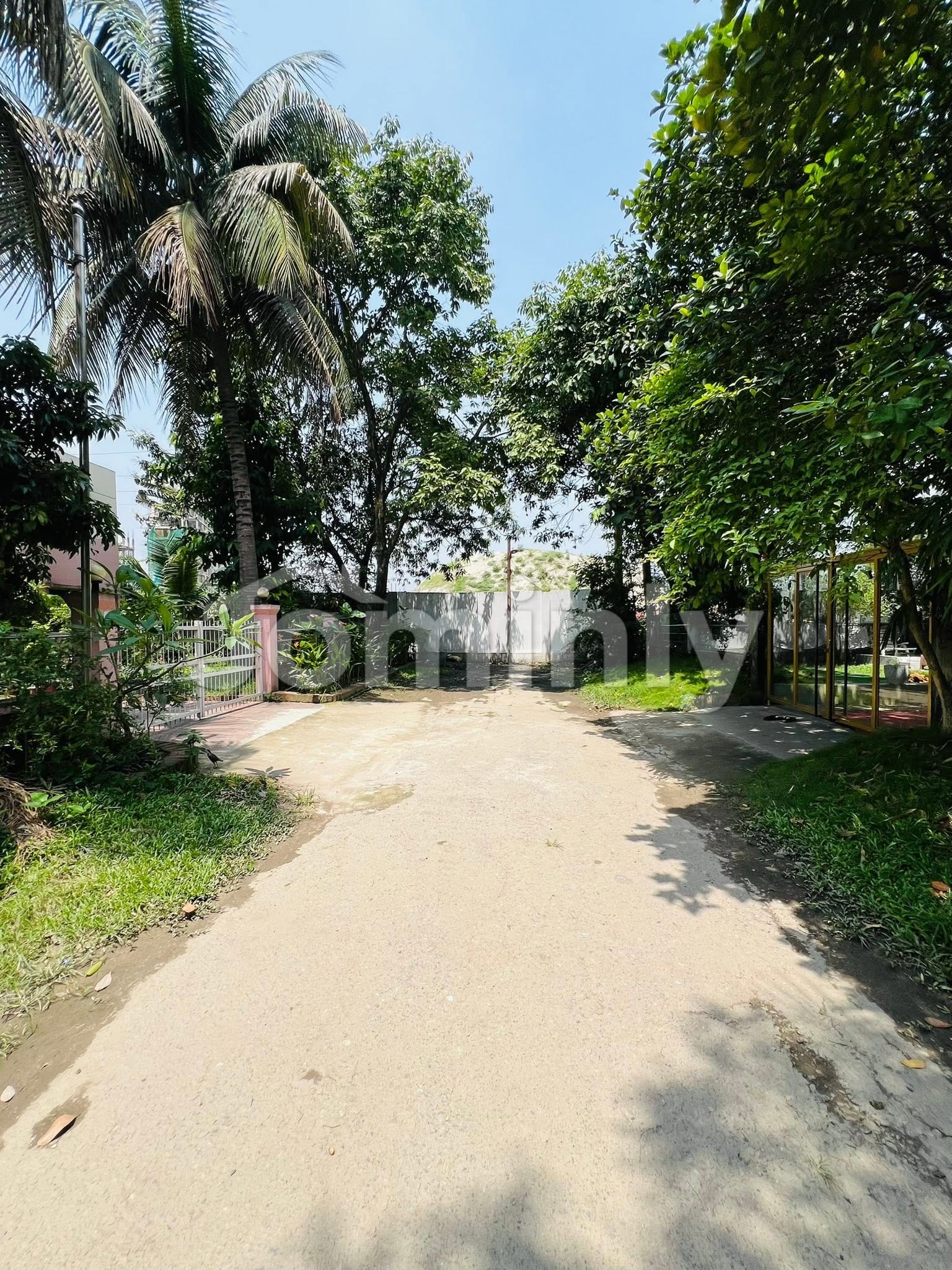 5 Katha South-Facing Corner-Like Plot with Luxury Duplex for Sale | Phase 1, Pink City | 5 Beds, 5 Baths, Dead-End Quiet Road with Lush Trees - 2