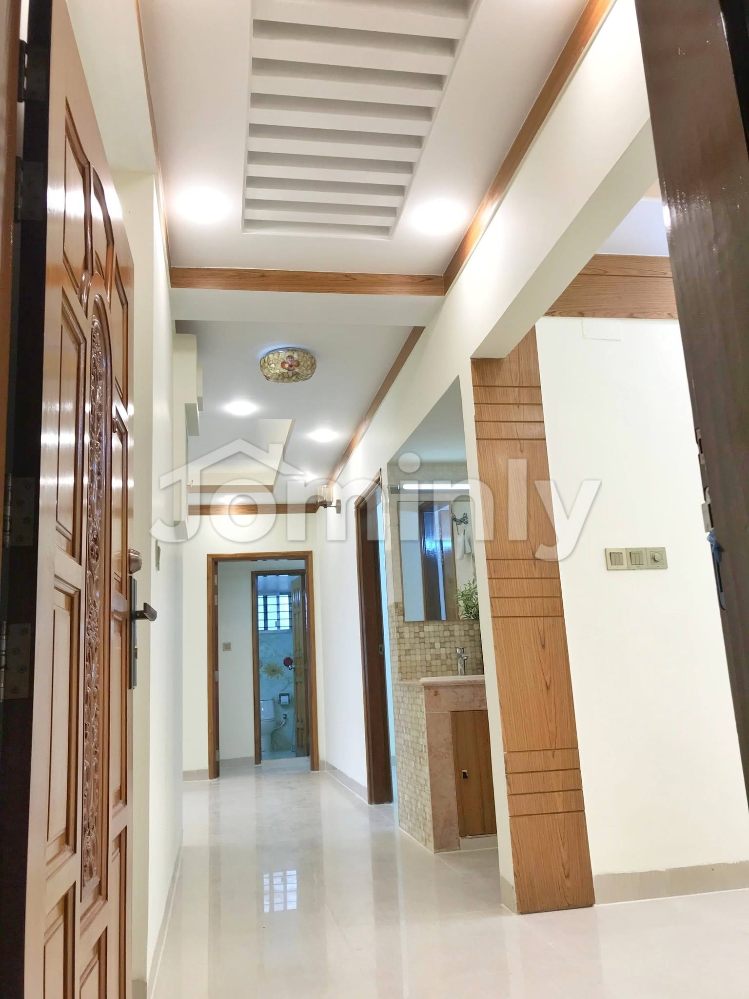 1524 SQ FT Used Corner East-Facing Ready Residential Apartment with High-Quality Interior for Sale | Block-F, Bashundhara R/A | Level-2 Floor Position with 3 Beds, 4 Baths, Lift, and Parking - 2