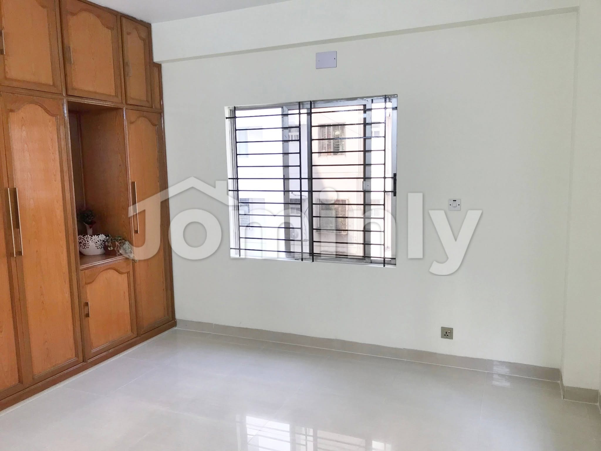 1524 SQ FT Used Corner East-Facing Ready Residential Apartment with High-Quality Interior for Sale | Block-F, Bashundhara R/A | Level-2 Floor Position with 3 Beds, 4 Baths, Lift, and Parking - 4