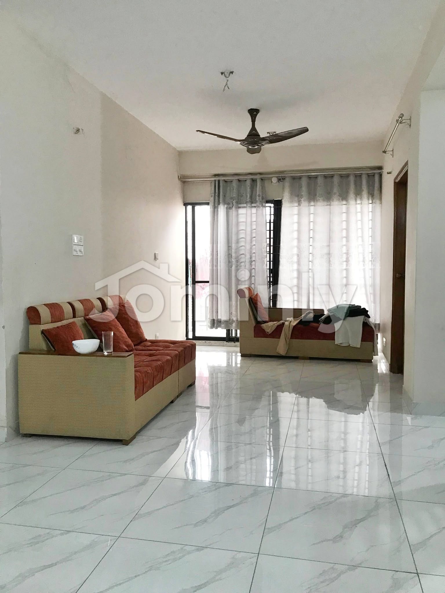 2190 SQ FT Almost-New South-Facing Single-Unit Residential Apartment for Sale | Block-I, Bashundhara R/A | 4th Floor (৫ তলা) with 3 Beds, 4 Baths, Lift, and Parking