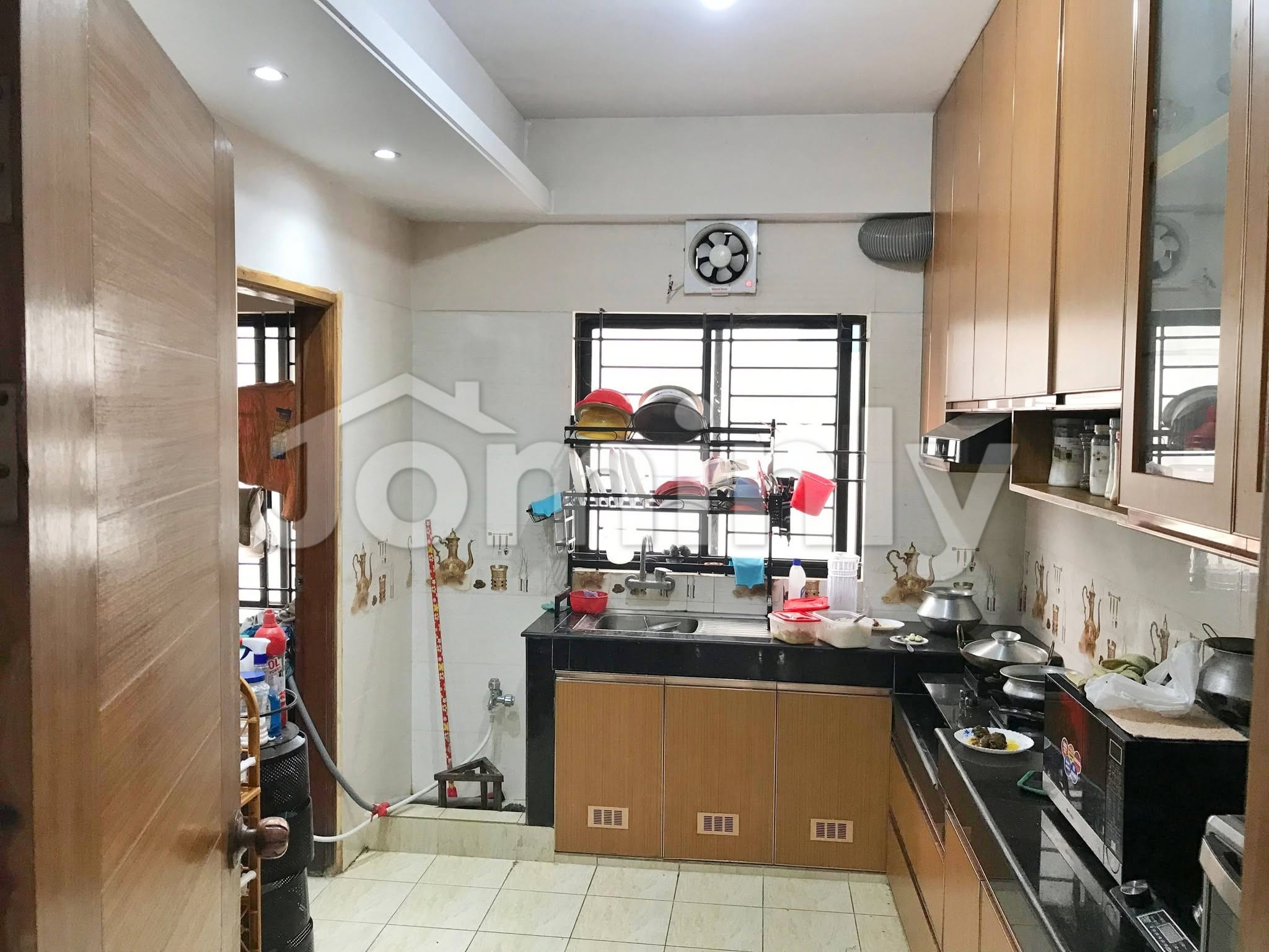 2190 SQ FT Almost-New South-Facing Single-Unit Residential Apartment for Sale | Block-I, Bashundhara R/A | 4th Floor (৫ তলা) with 3 Beds, 4 Baths, Lift, and Parking - 4