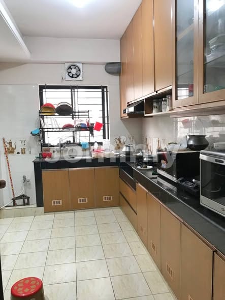 2190 SQ FT Almost-New South-Facing Single-Unit Residential Apartment for Sale | Block-I, Bashundhara R/A | 4th Floor (৫ তলা) with 3 Beds, 4 Baths, Lift, and Parking - 5