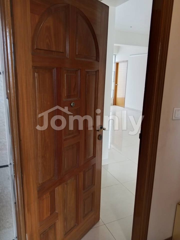 1887 SQ FT Used East-Facing Single-Unit Residential Apartment for Sale | Block A, Bashundhara R/A | 5th Floor (৬ তলা) on Road-1 with Lift, Generator, and Parking - 2