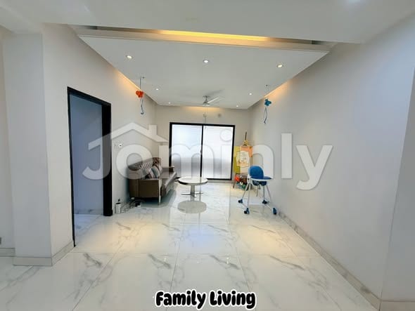 2508 SQ FT Used Double-Unit Residential Apartment for Sale | Baridhara Diplomatic Zone | 5th Floor (৬ তলা) with 3 Beds, 3 Baths, Titas Gas, Lift, Generator, and Parking - 3