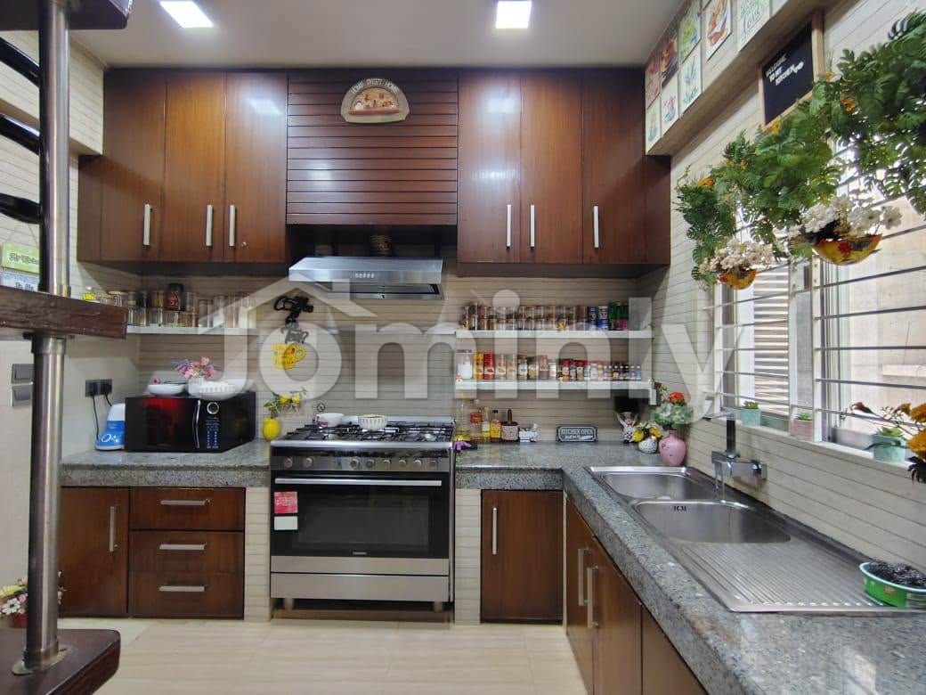 3327 SQ FT Used North-Facing Luxury Residential Apartment for Sale | Road-140, Gulshan-1 | 5th Floor (৬ তলা) with 3 Beds, 3 Baths, 2 Car Parkings, Lift, and Generator by Assurance Development Ltd - 4