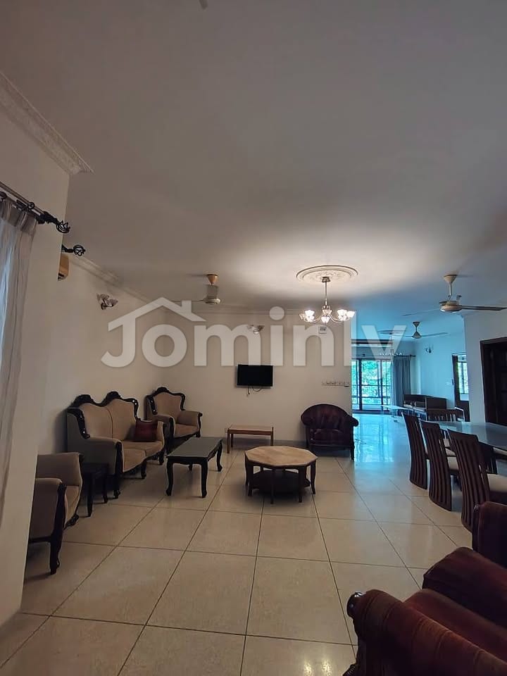 2700 Sqft Fully Furnished 3 BHK Apartment for Rent in Gulshan 2 | 6th Floor | 1 Balcony & 1 Parking