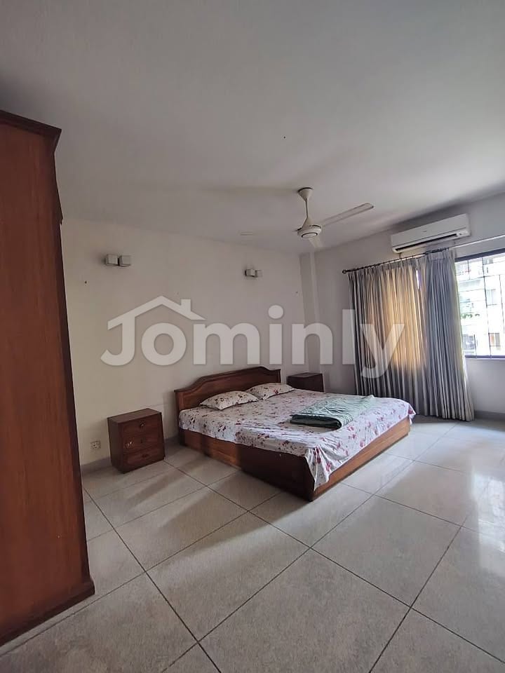 2700 Sqft Fully Furnished 3 BHK Apartment for Rent in Gulshan 2 | 6th Floor | 1 Balcony & 1 Parking - 2