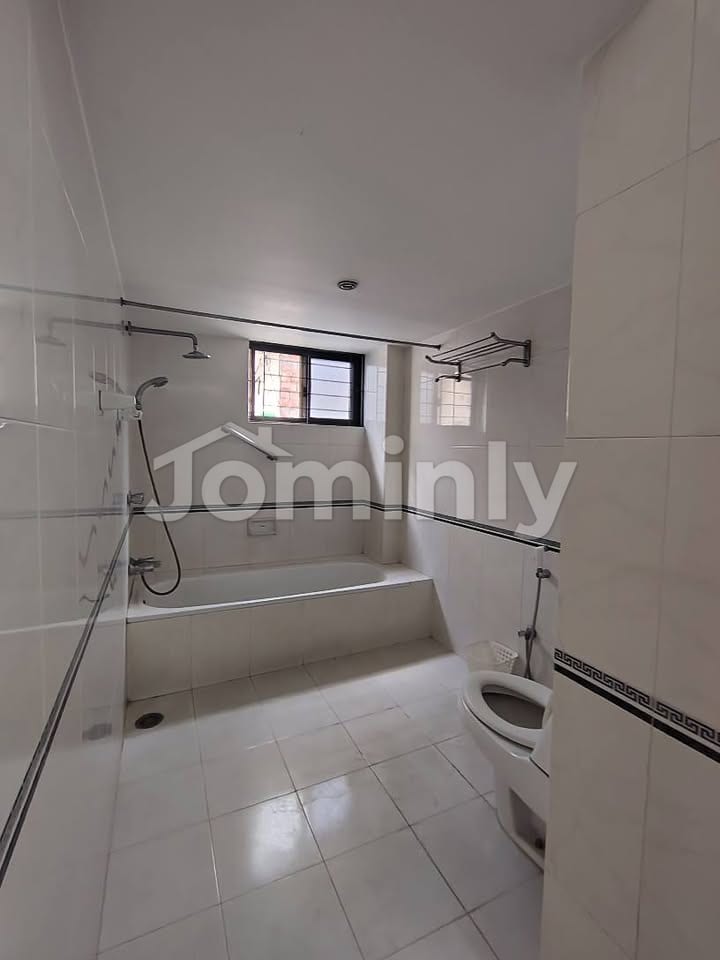 2700 Sqft Fully Furnished 3 BHK Apartment for Rent in Gulshan 2 | 6th Floor | 1 Balcony & 1 Parking - 4