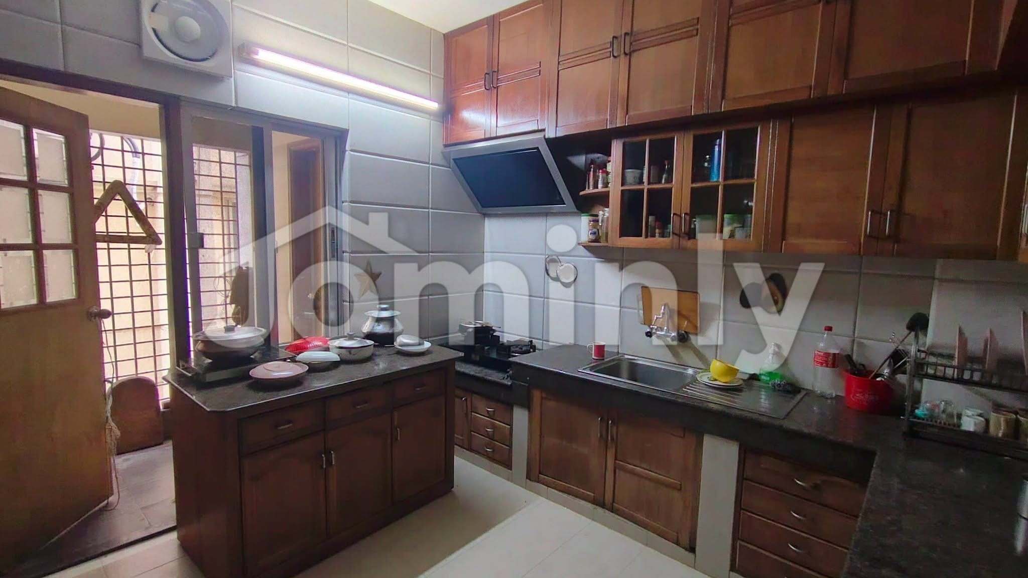 2520 Sqft North-Facing Used 4 BHK Flat for Sale in Bashundhara Block C | 5th Floor | 2 Car Parkings Included | Single Unit