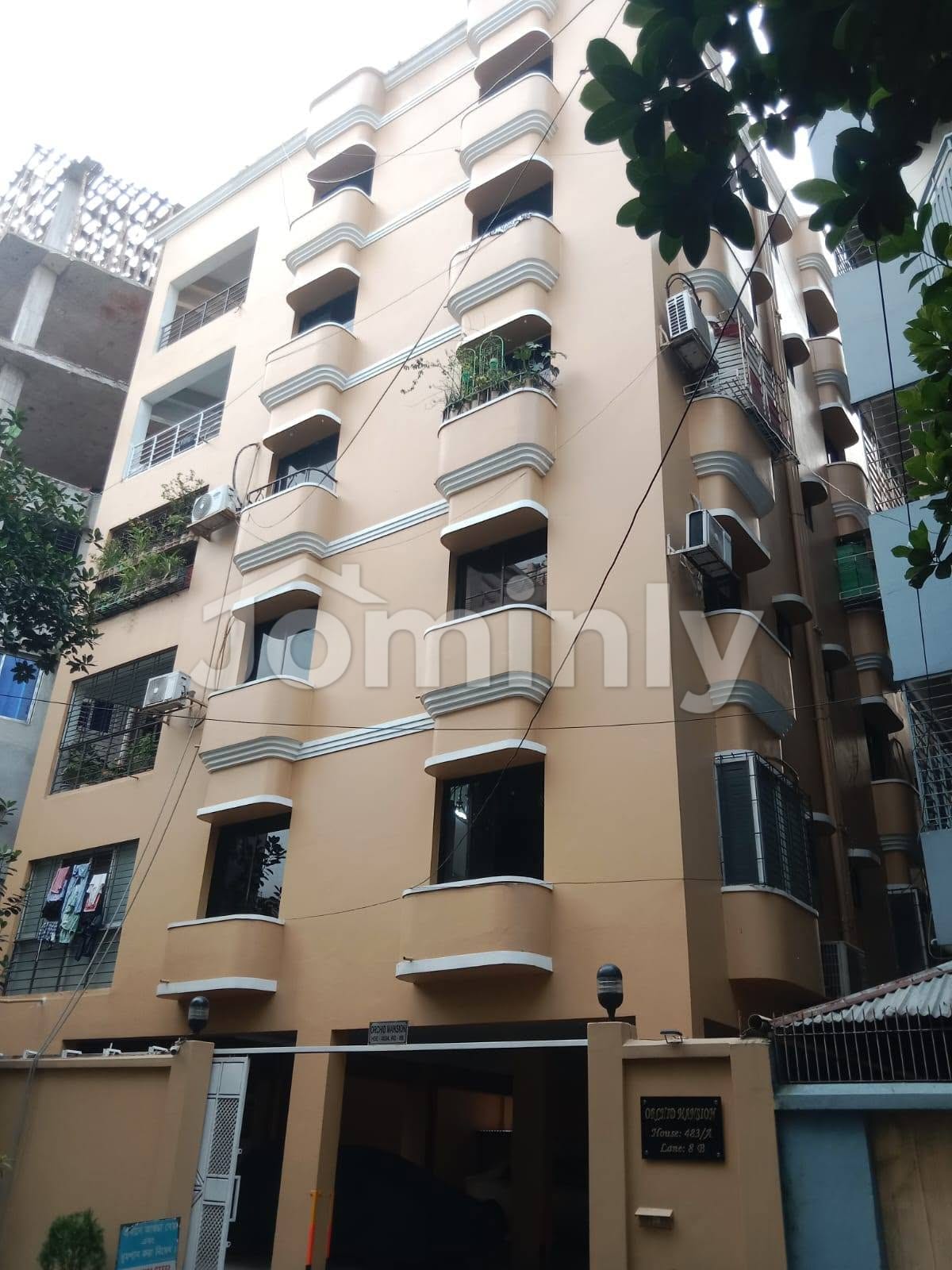 1300 SQFT Well-Maintained South-West Corner Flat for Sale | Prime Location, Baridhara DOHS | 3 Bed, 4 Bath, 4 Balcony & Servant Room | Titas Gas Connection & Dedicated Parking Included