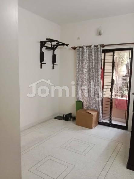 1300 SQFT Well-Maintained South-West Corner Flat for Sale | Prime Location, Baridhara DOHS | 3 Bed, 4 Bath, 4 Balcony & Servant Room | Titas Gas Connection & Dedicated Parking Included - 4