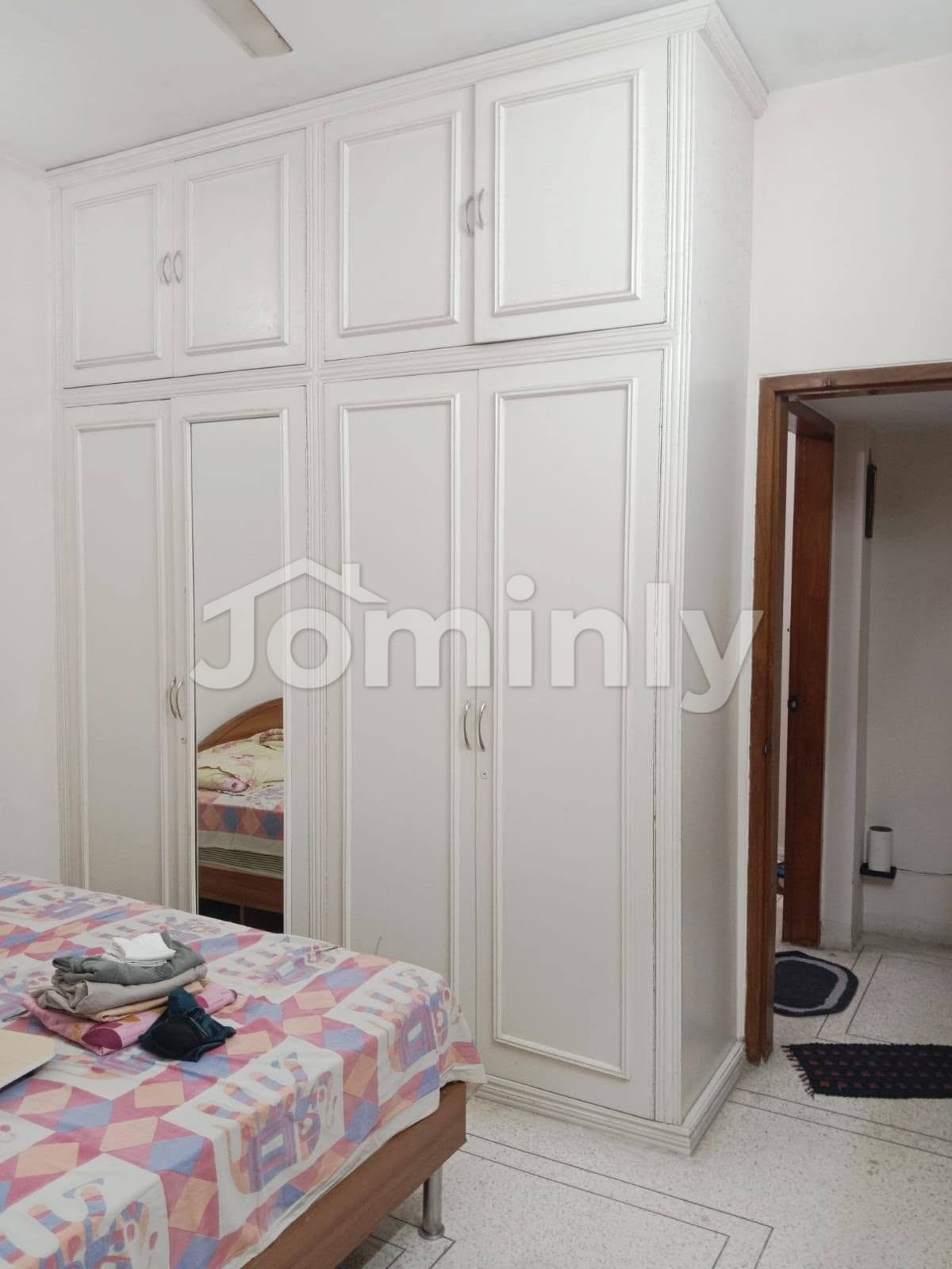 1300 SQFT Well-Maintained South-West Corner Flat for Sale | Prime Location, Baridhara DOHS | 3 Bed, 4 Bath, 4 Balcony & Servant Room | Titas Gas Connection & Dedicated Parking Included - 5