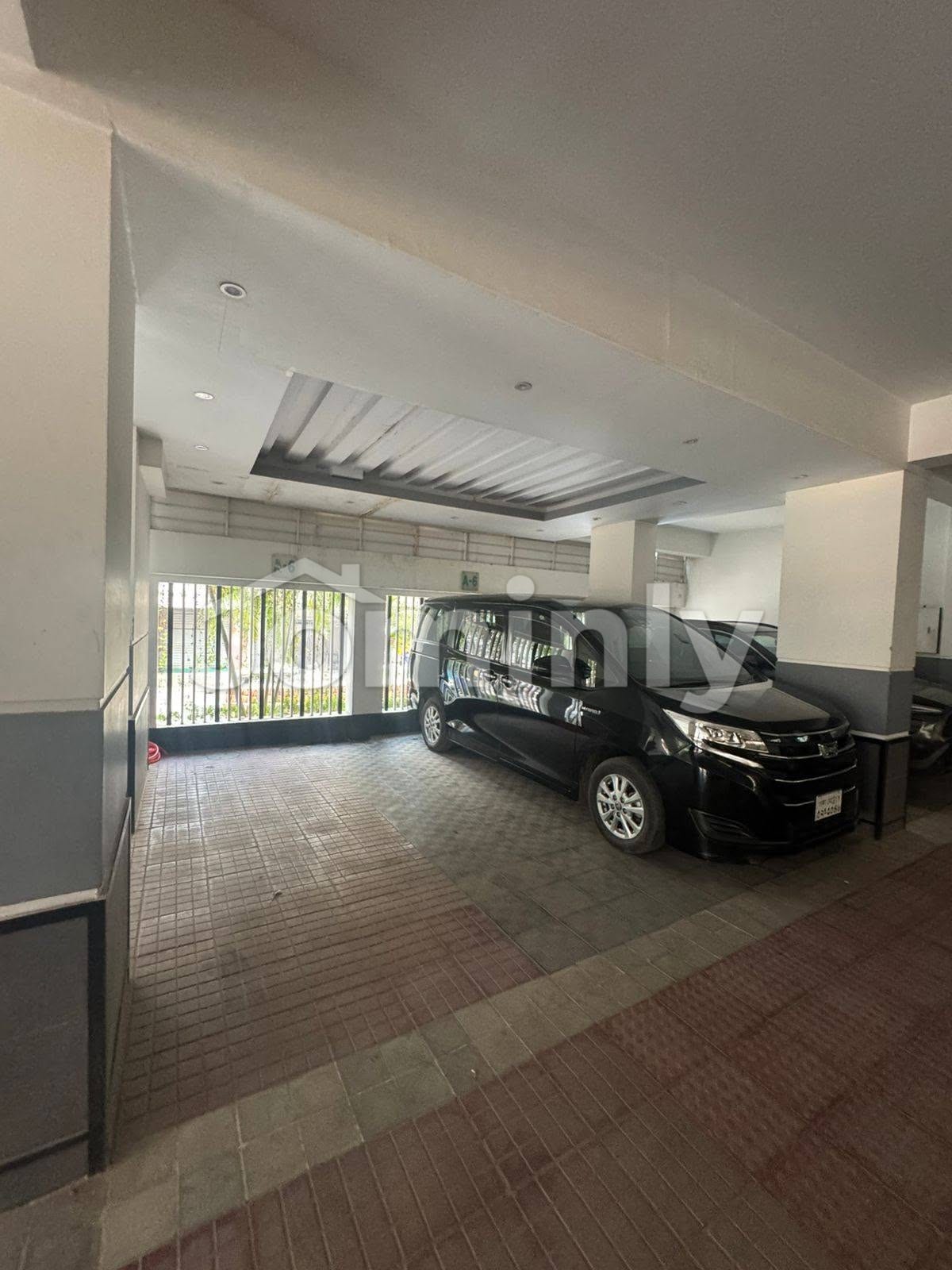 2780 SQFT Grand Single-Unit Used Flat for Sale | 7th Floor, Sector 5, Uttara | 4 Bed, 5 Bath, 3 Balcony & Servant Suite | 2 Dedicated Parking Spaces Included - 5