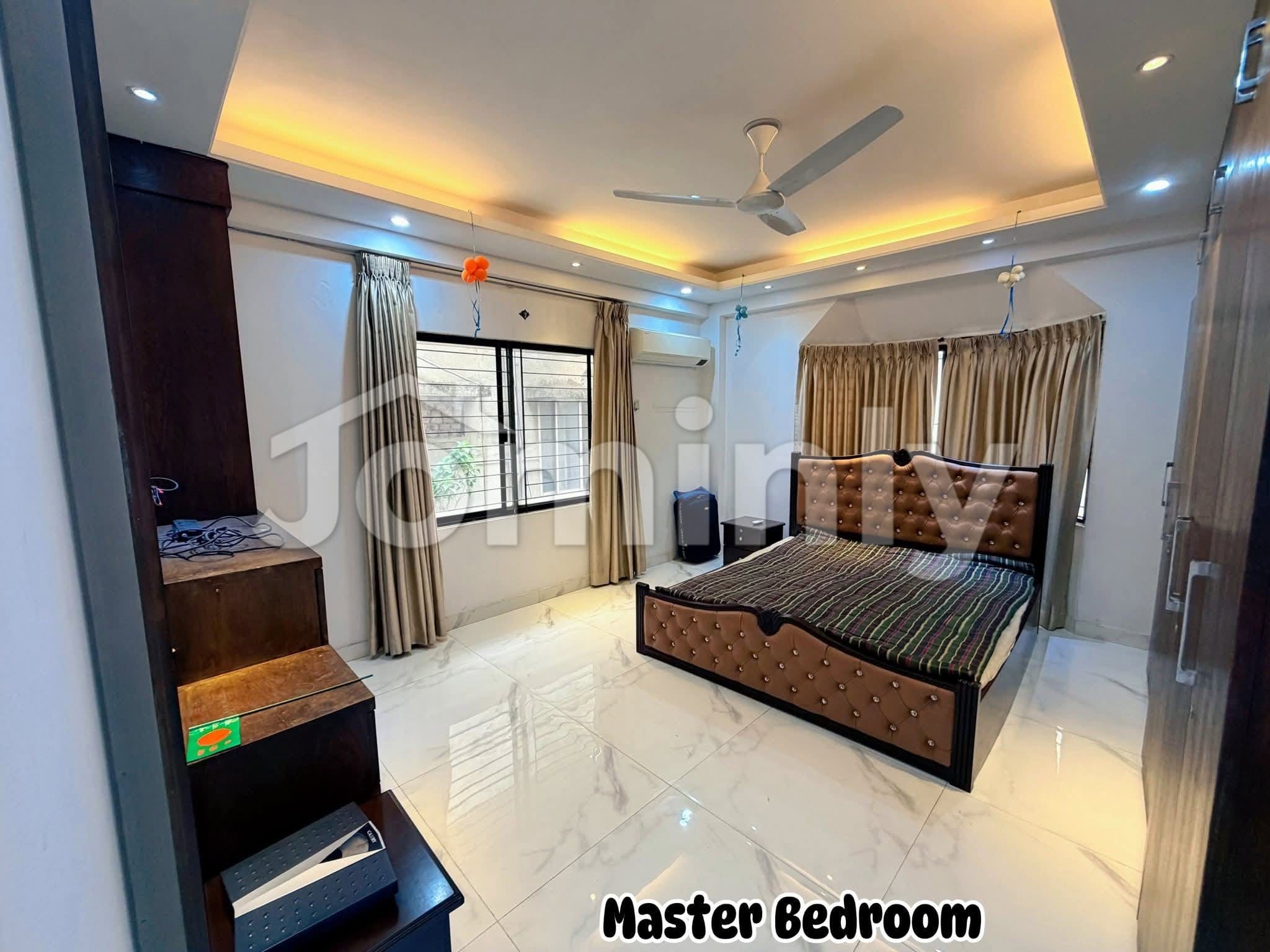 2520 SQFT Fully Furnished Luxury Resale Flat for Sale | 5th Floor, Baridhara Diplomatic Zone | 3 Bed, 3 Bath, 3 Balcony & Servant Suite | Active Titas Gas & Parking Included - 5