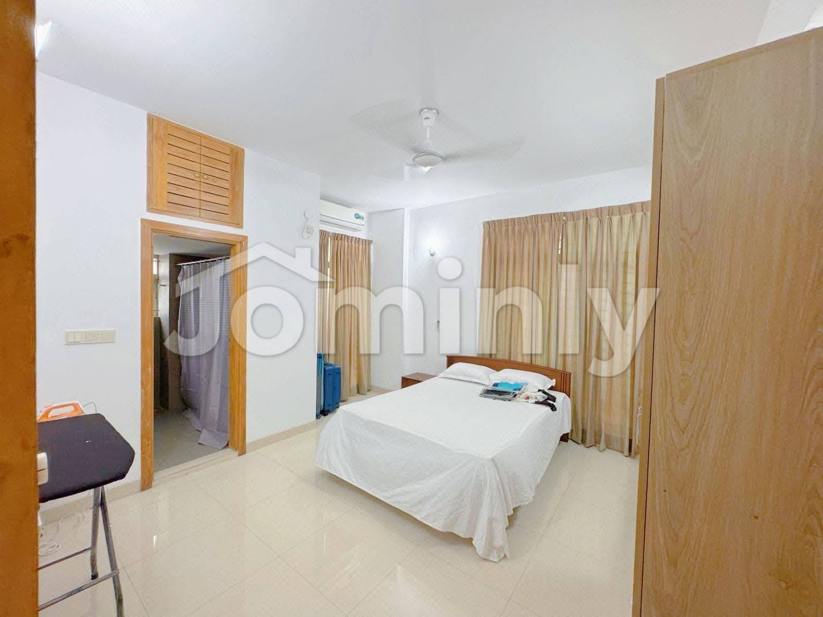 2978 SQFT Anwar Landmark South-Facing Luxury Flat for Sale | 4th Floor, North Gulshan | 3 Bed, 4 Bath, 5 Balcony & Servant Suite | Double Parking, Swimming Pool & Gym Included - 4