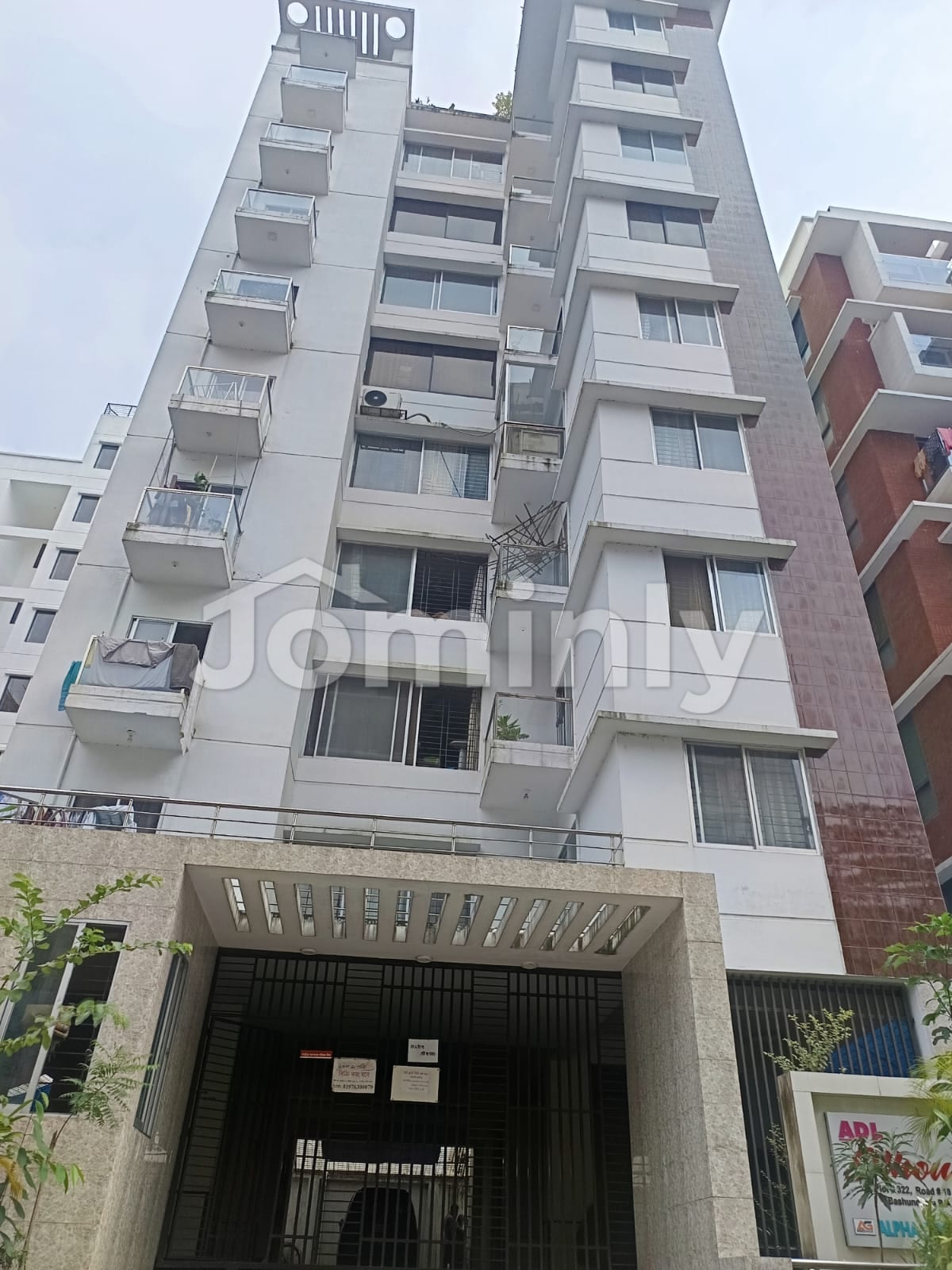 2320 SQFT Single-Unit South-Facing Residential Apartment for Sale on 6th Floor | Block J, Bashundhara R/A, Dhaka | Road 10 - 2