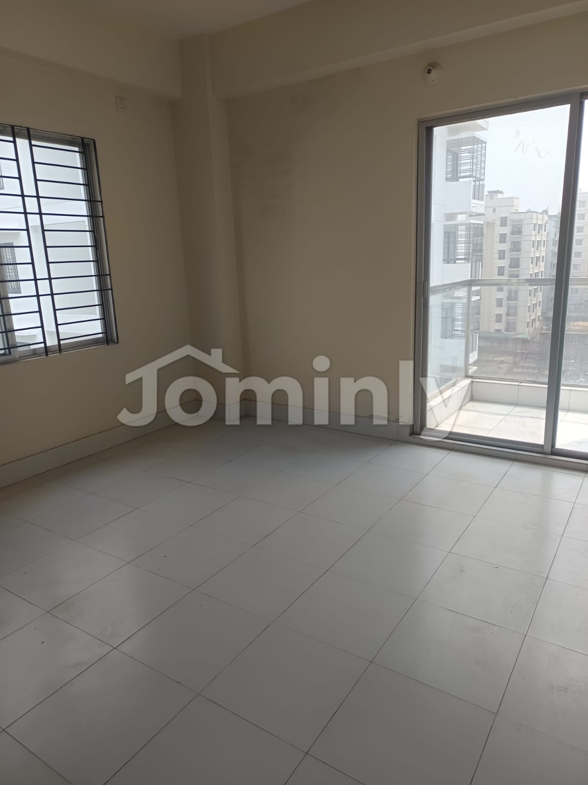 2320 SQFT Single-Unit South-Facing Residential Apartment for Sale on 6th Floor | Block J, Bashundhara R/A, Dhaka | Road 10 - 4