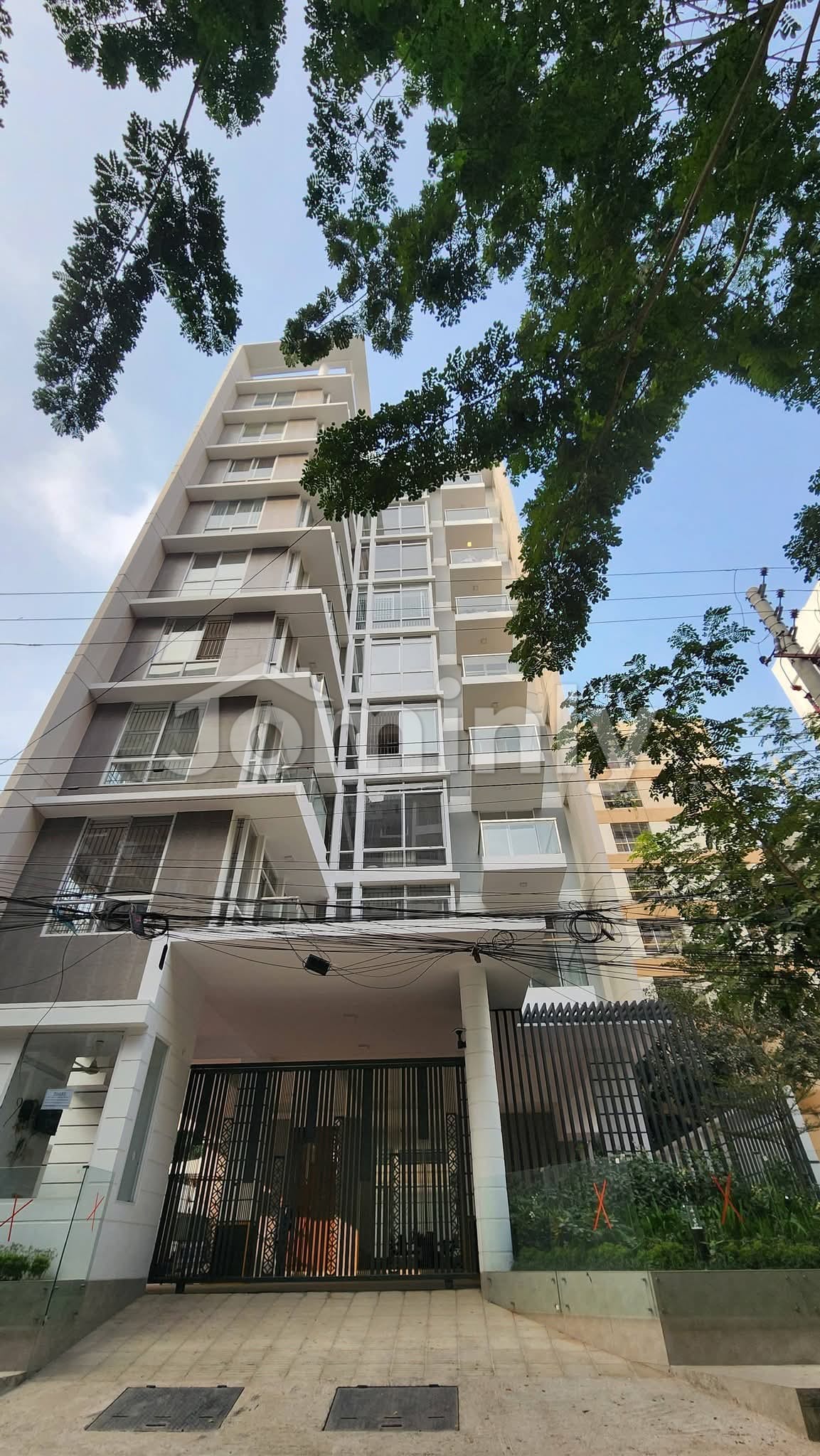 2200 SQFT Fully Interior Decorated 4-Bedroom South-Facing Single-Unit Apartment for Sale on 5th Floor | Bashundhara R/A, Dhaka - 3