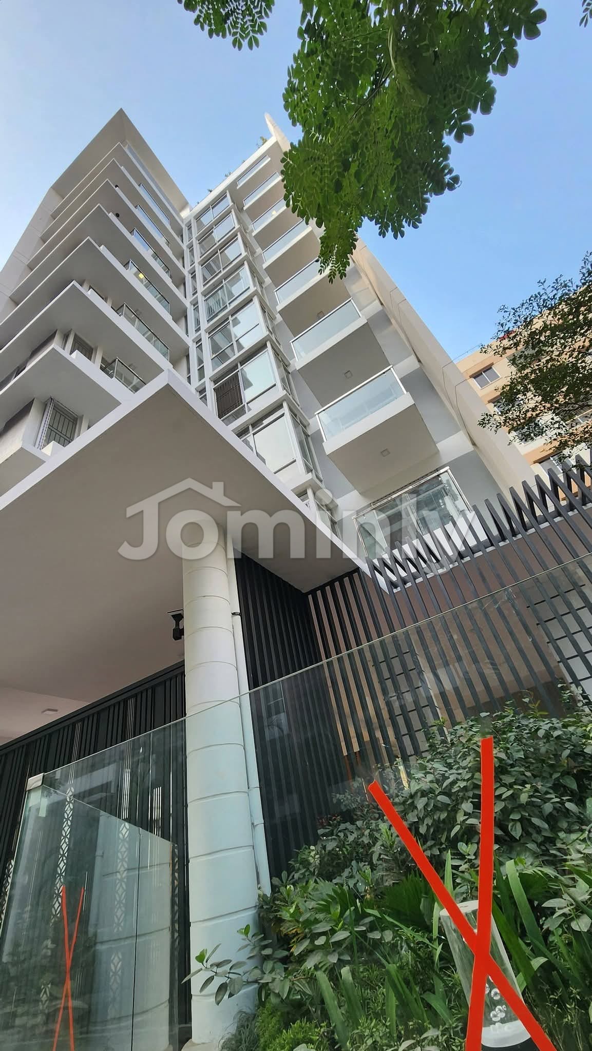 2200 SQFT Fully Interior Decorated 4-Bedroom South-Facing Single-Unit Apartment for Sale on 5th Floor | Bashundhara R/A, Dhaka - 5