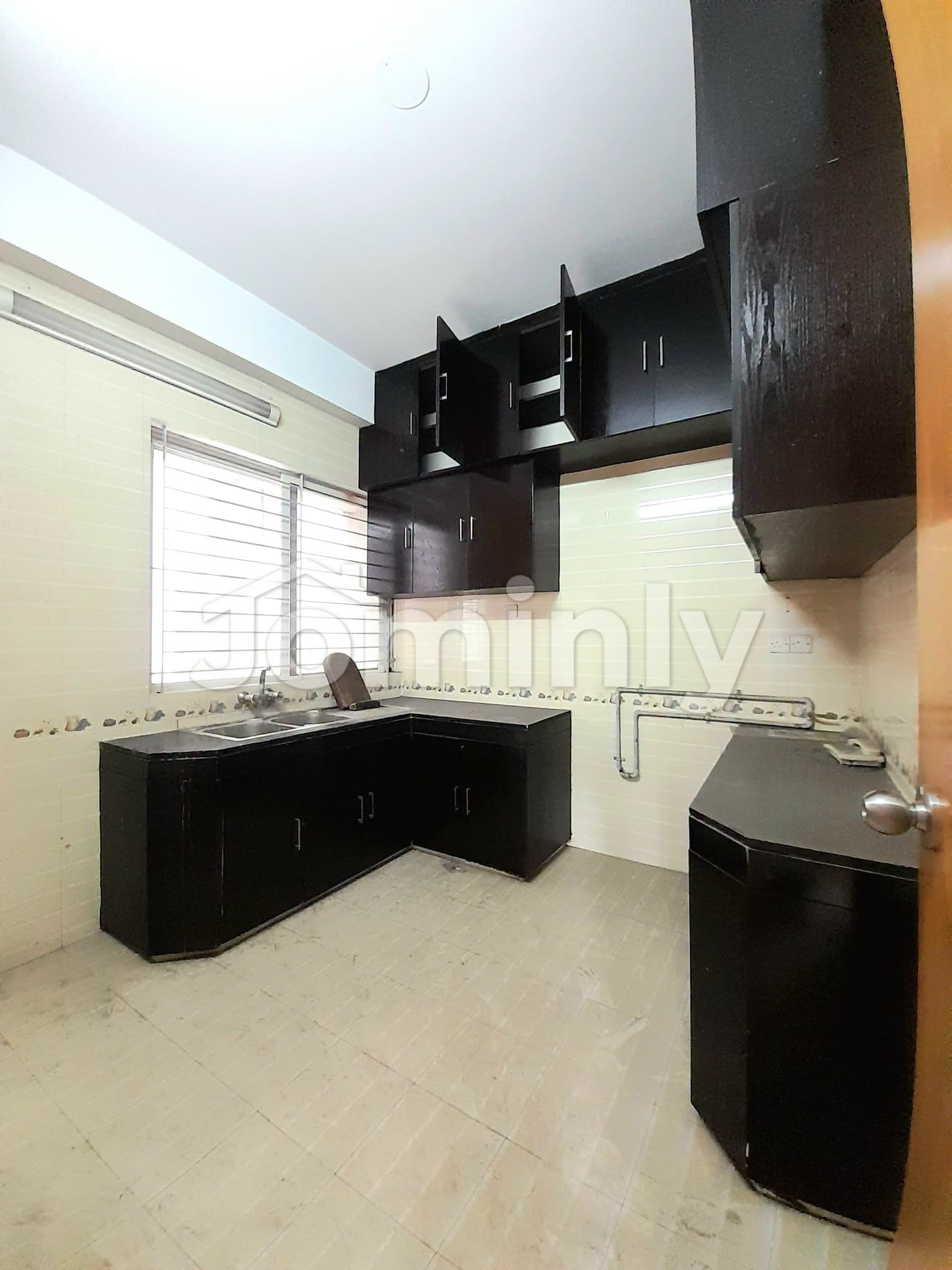 3800 SQFT Brand New Corner Flat for Sale | 3rd Floor, Baridhara Diplomatic Zone | 4 Bed, 4 Bath, 4 Balcony & Servant Suite | Double Parking & Community Hall - 4