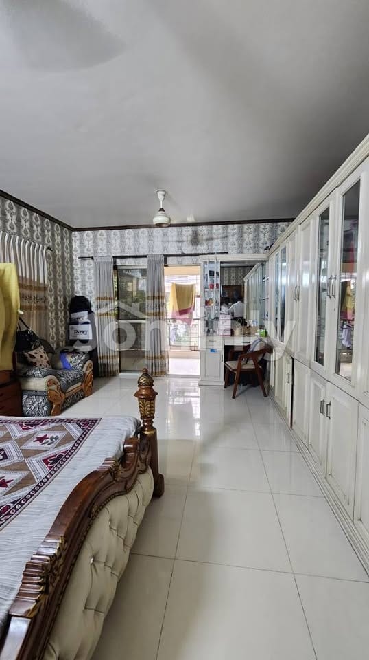 2850 SQFT Premium Resale Flat for Sale with Titas Gas & Double Parking | 3rd Floor, Prime Gulshan 2 | 4 Bed, 5 Bath & Servant Suite | Low-Density G+5 Boutique Building - 4