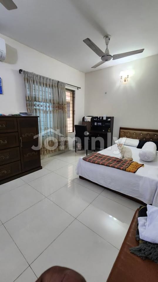2850 SQFT Premium Resale Flat for Sale with Titas Gas & Double Parking | 3rd Floor, Prime Gulshan 2 | 4 Bed, 5 Bath & Servant Suite | Low-Density G+5 Boutique Building - 5