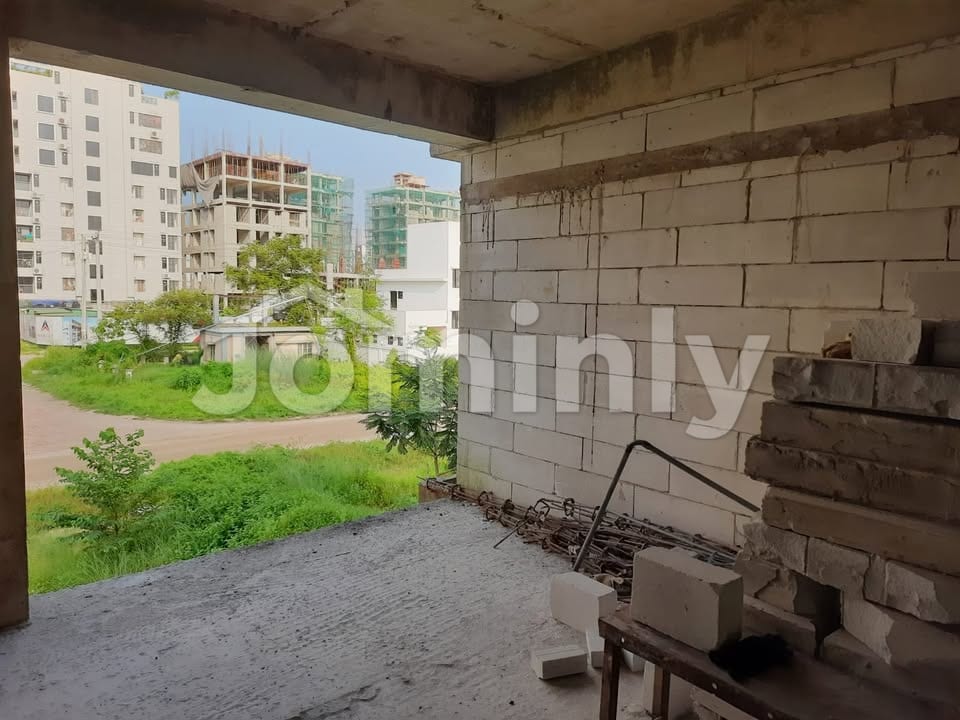 2850 SQFT Ultra-Luxury Single-Unit Feel Apartment for Sale | 1st Floor, Sector 17, Jolshiri Abashon | 4 Bed, 5 Bath, 5 Verandahs & Servant Suite | Rooftop Swimming Pool & Garden - 5