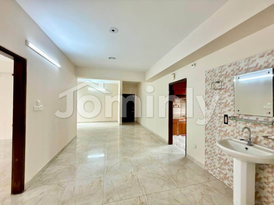 1650 Sqft South-Facing Semi-Used 3 BHK Flat for Sale in Bashundhara R/A Block G | 3rd Floor (Level 3) | Developer: Green Wood | Lift, Parking & Generator