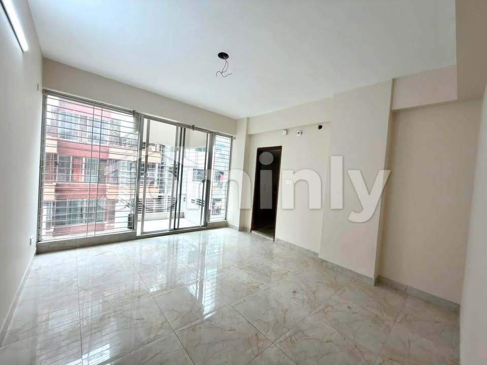 1650 Sqft South-Facing Semi-Used 3 BHK Flat for Sale in Bashundhara R/A Block G | 3rd Floor (Level 3) | Developer: Green Wood | Lift, Parking & Generator - 3
