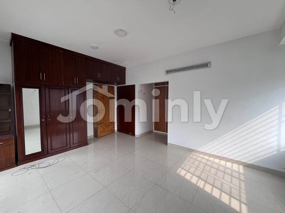 2230 SQFT Premium Semi-Interior North-Facing Flat for Sale | 7th Floor, J Block, Bashundhara R/A | 4 Bed, 4 Bath, 3 Verandas & Servant Suite - 2