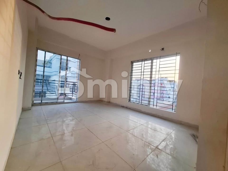 2230 SQFT Premium Semi-Interior North-Facing Flat for Sale | 7th Floor, J Block, Bashundhara R/A | 4 Bed, 4 Bath, 3 Verandas & Servant Suite - 5