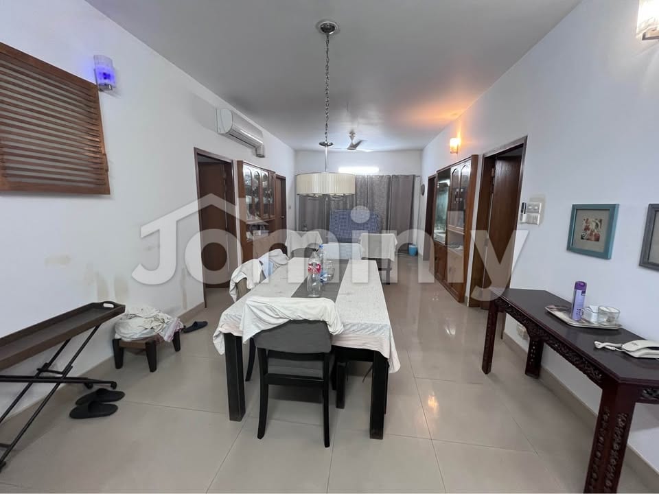 2025 SQFT South-Facing Single-Unit Used Flat with Titas Gas | 5th Floor, D Block, Bashundhara R/A | Developed by Orchid | 4 Bed, 5 Bath, Servant Suite | Active Titas Gas & Parking - 3