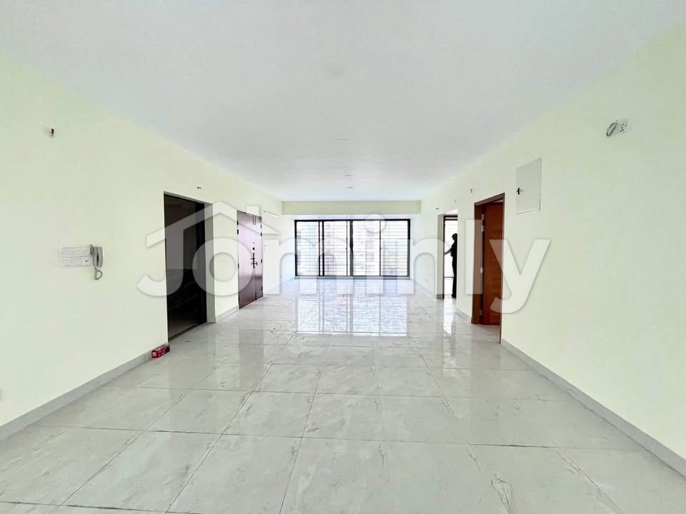 2500 SQFT South-Facing Single-Unit Brand New Luxury Flat for Sale | 6th Floor, K Block, Bashundhara R/A | Near Reverie School & 300 Feet Road | 3 Bed, 4 Bath, 3 Verandas - 2