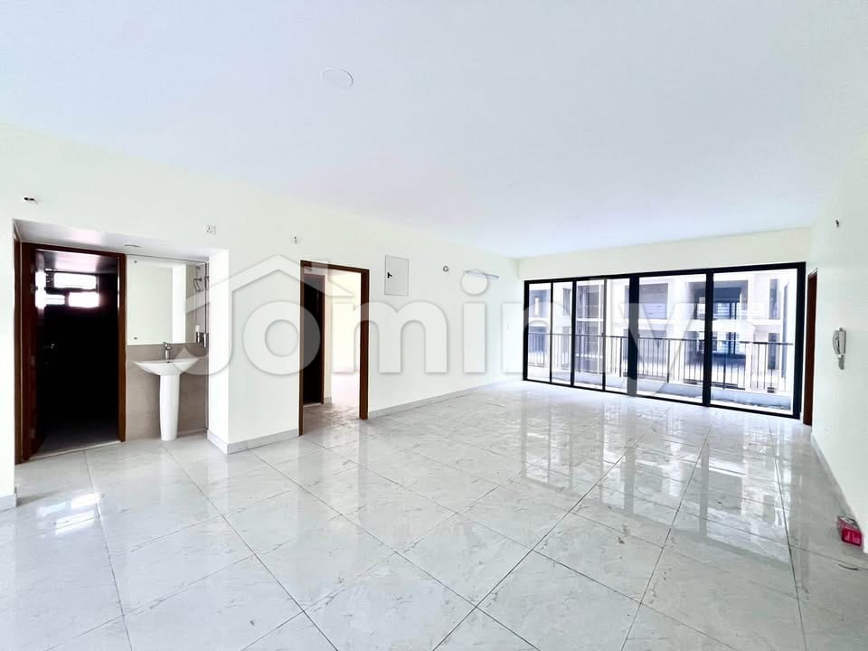 2500 SQFT South-Facing Single-Unit Brand New Luxury Flat for Sale | 6th Floor, K Block, Bashundhara R/A | Near Reverie School & 300 Feet Road | 3 Bed, 4 Bath, 3 Verandas - 3