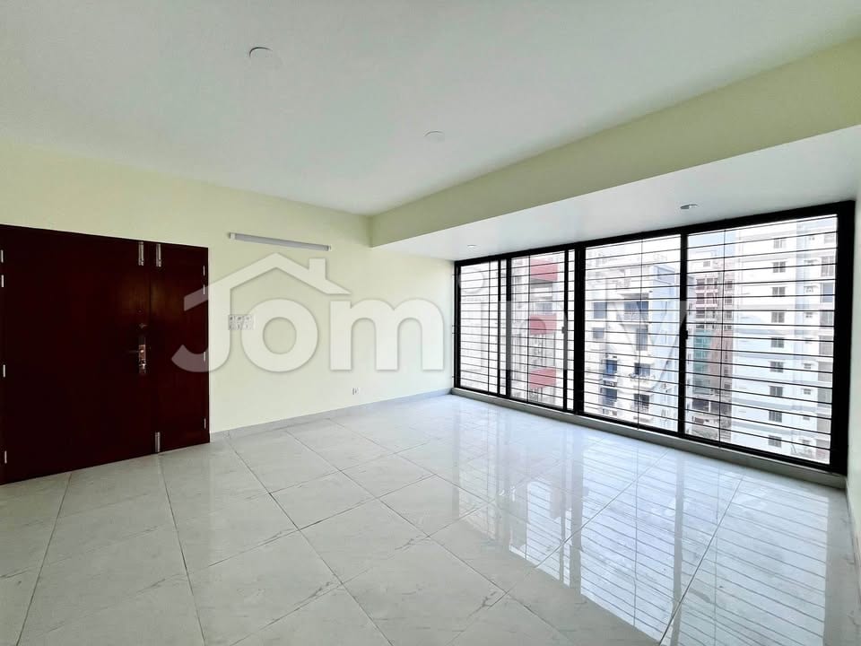 2500 SQFT South-Facing Single-Unit Brand New Luxury Flat for Sale | 6th Floor, K Block, Bashundhara R/A | Near Reverie School & 300 Feet Road | 3 Bed, 4 Bath, 3 Verandas - 5