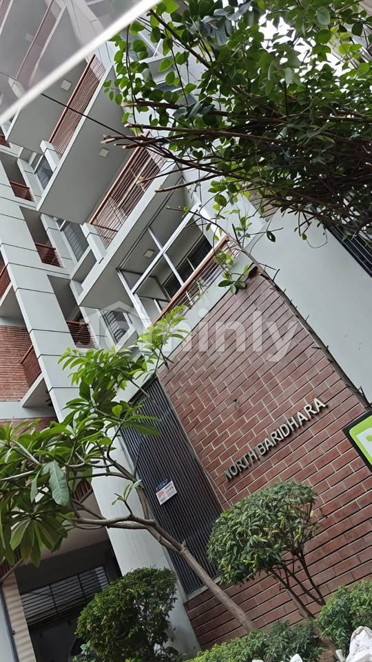 2400 SQFT Brand-New North-South Facing Luxury Flat for Sale | 5th Floor, North Baridhara | 5 Mins Walk from Evercare/United Hospital Emergency Zone | 3 Bed, 4 Bath, Servant Suite & 1 Parking